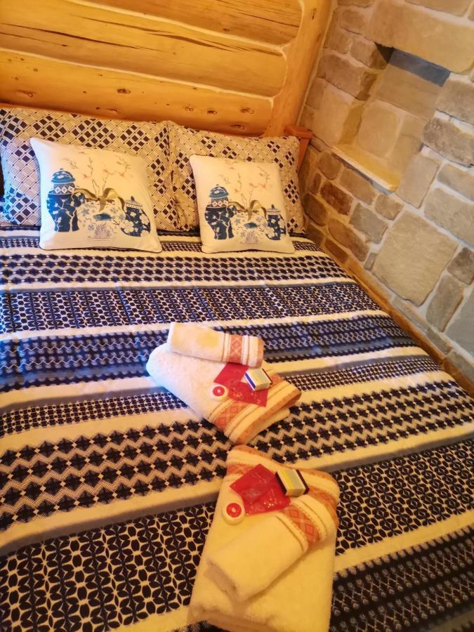 Cabana Casa De Piatra, De La Mara Deseşti Eksteriør bilde